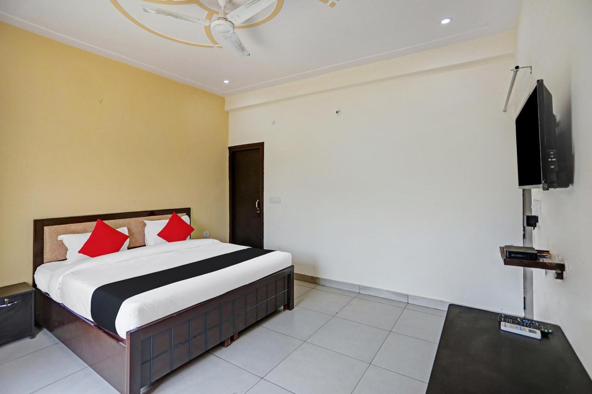 Capital O Friends Zone The Guest House Delhi  Bagian luar foto